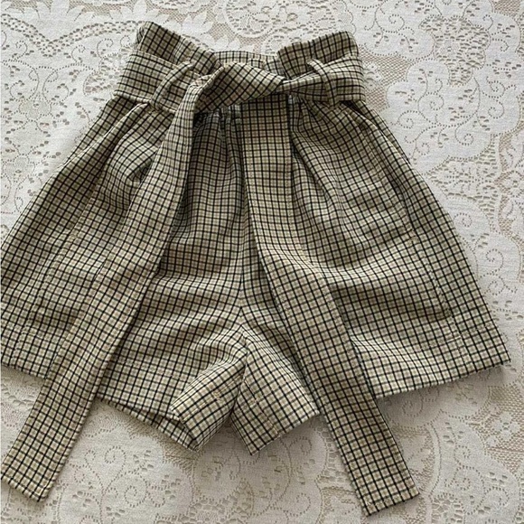 Wilfred Dressy high waisted shorts by Aritzia women’s 00 checked toe- belt - Picture 1 of 7
